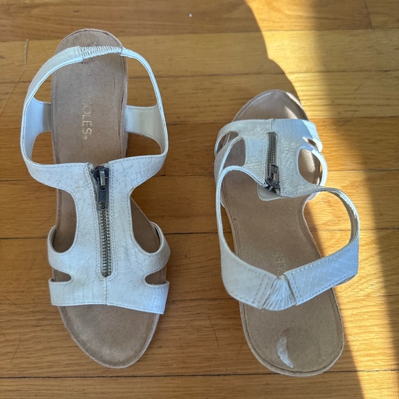 Sandals - Picture 1 of 2